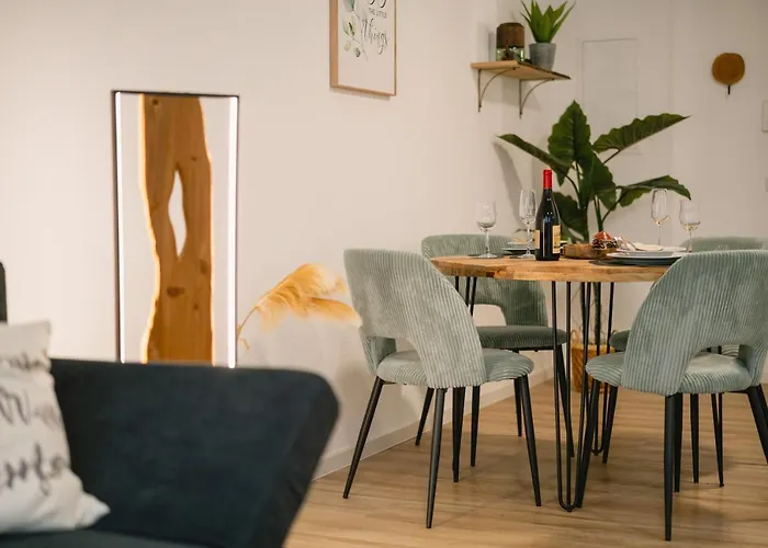 Modernes 2-Zimmer Themen-Apartment Im Zentrum